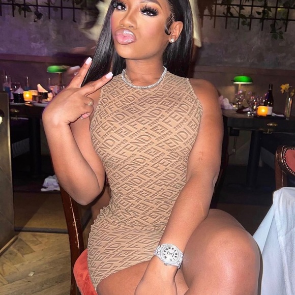 Pretty F print Rompers - Picture 4 of 5